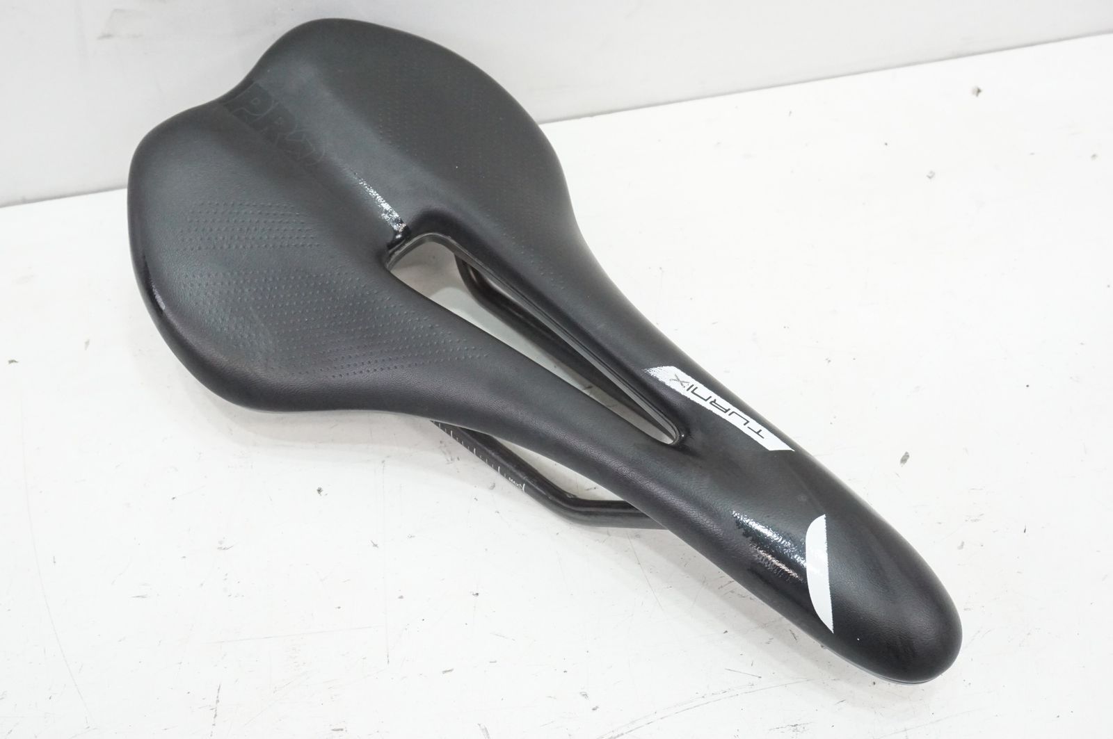 SHIMANO 「シマノ」 PRO TURNIX CARBON 142mm サドル / 大宮店