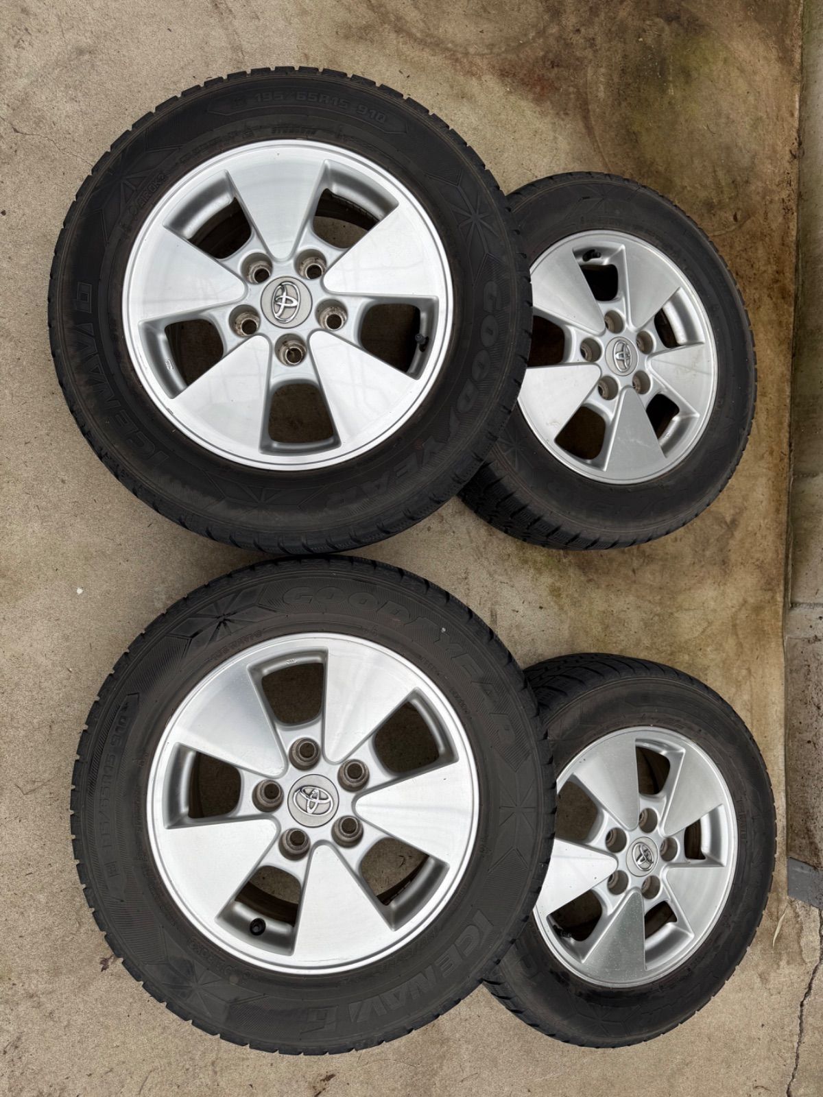 トヨタ純正 NOAH VOXY タイヤアルミホイールセット 15インチ