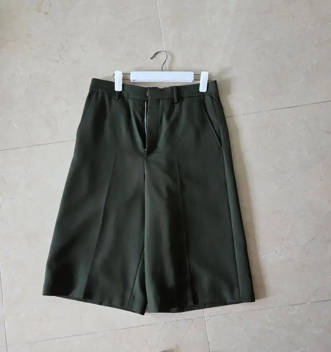 ami レディース カーキ ワイド ショート パンツ