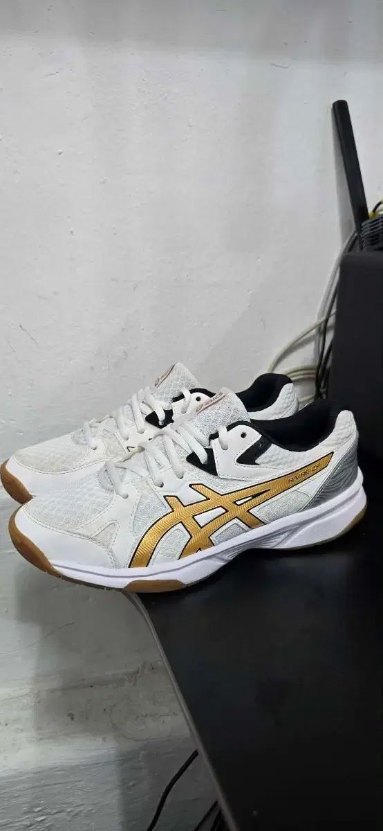 アシックス ゲル ボーリングシューズ 靴 白 GOLD 240 - メルカリ