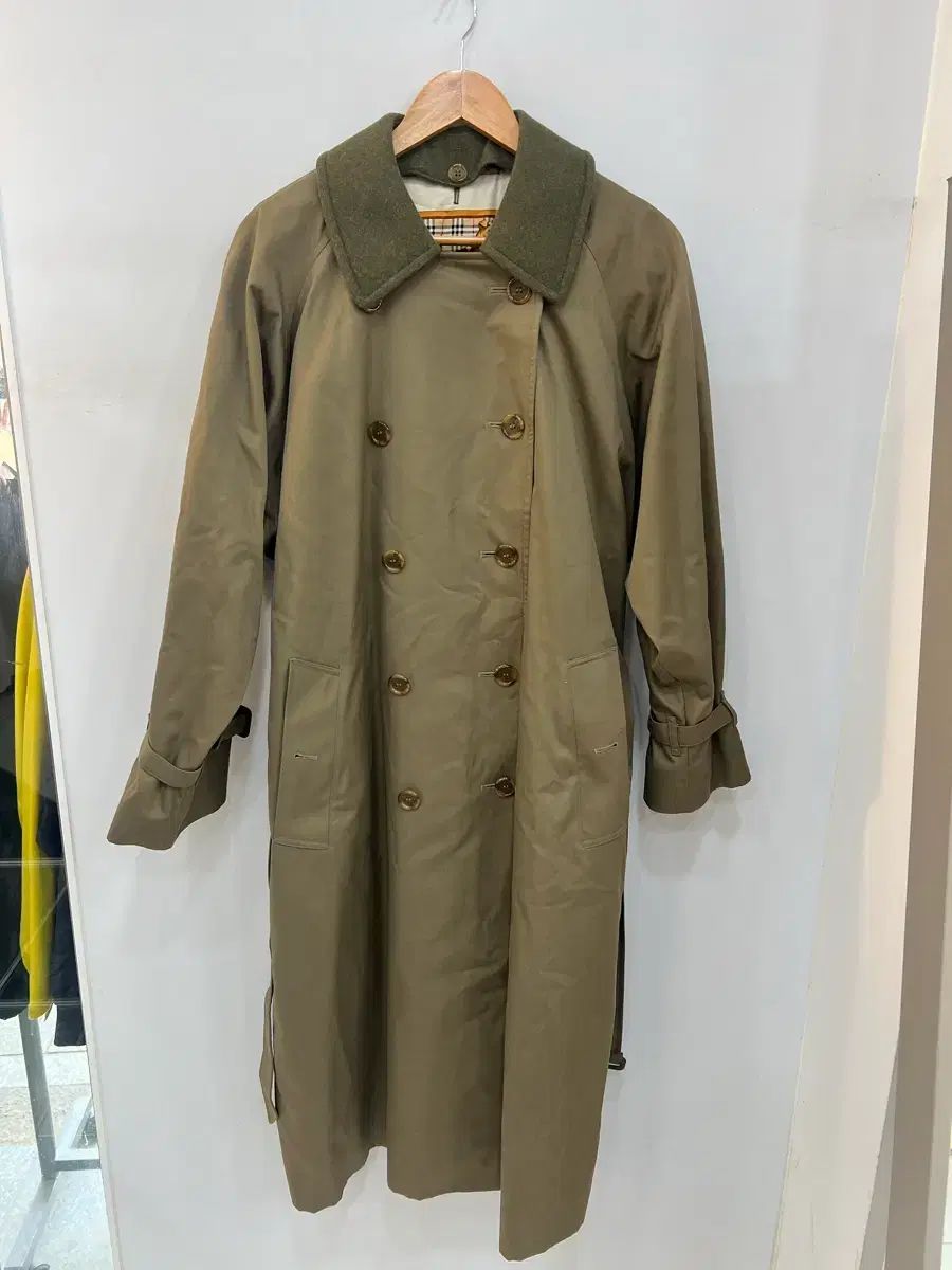 バーバリー トレンチコート カーキ色 ネックカラー 緑色