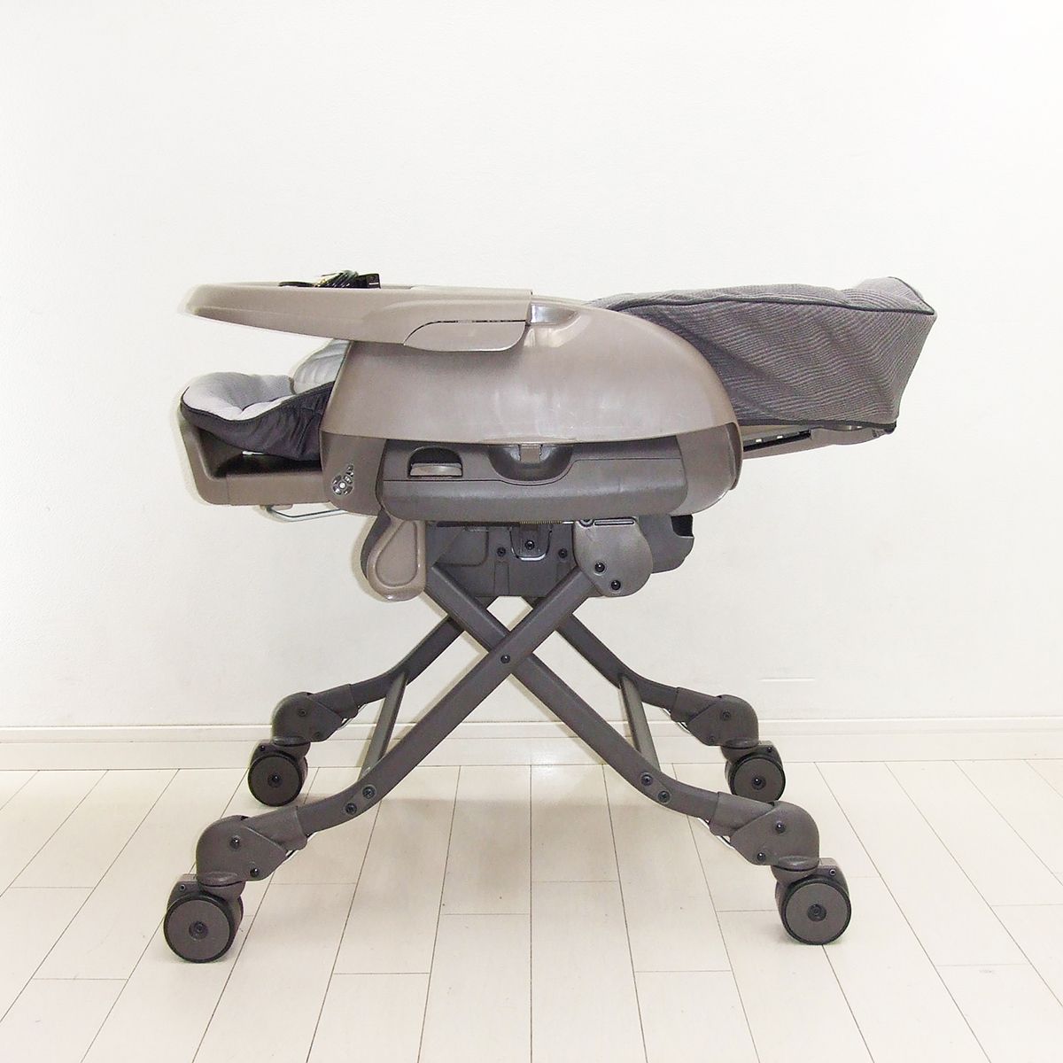 お得っ！厳選中古】美品 美品 電動 ハイローチェア Combi コンビ 