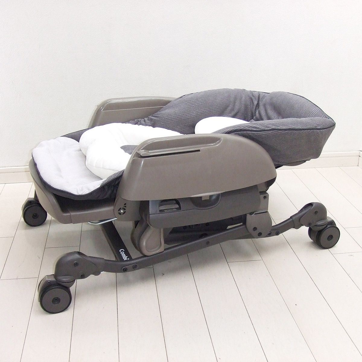 お得っ！厳選中古】美品 美品 電動 ハイローチェア Combi コンビ 
