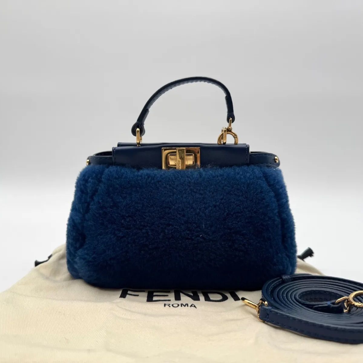 極美品✨FENDI フェンディ ハンドバッグ ショルダーバッグ マイクロ ピーカブー ムートン ファー ブルー