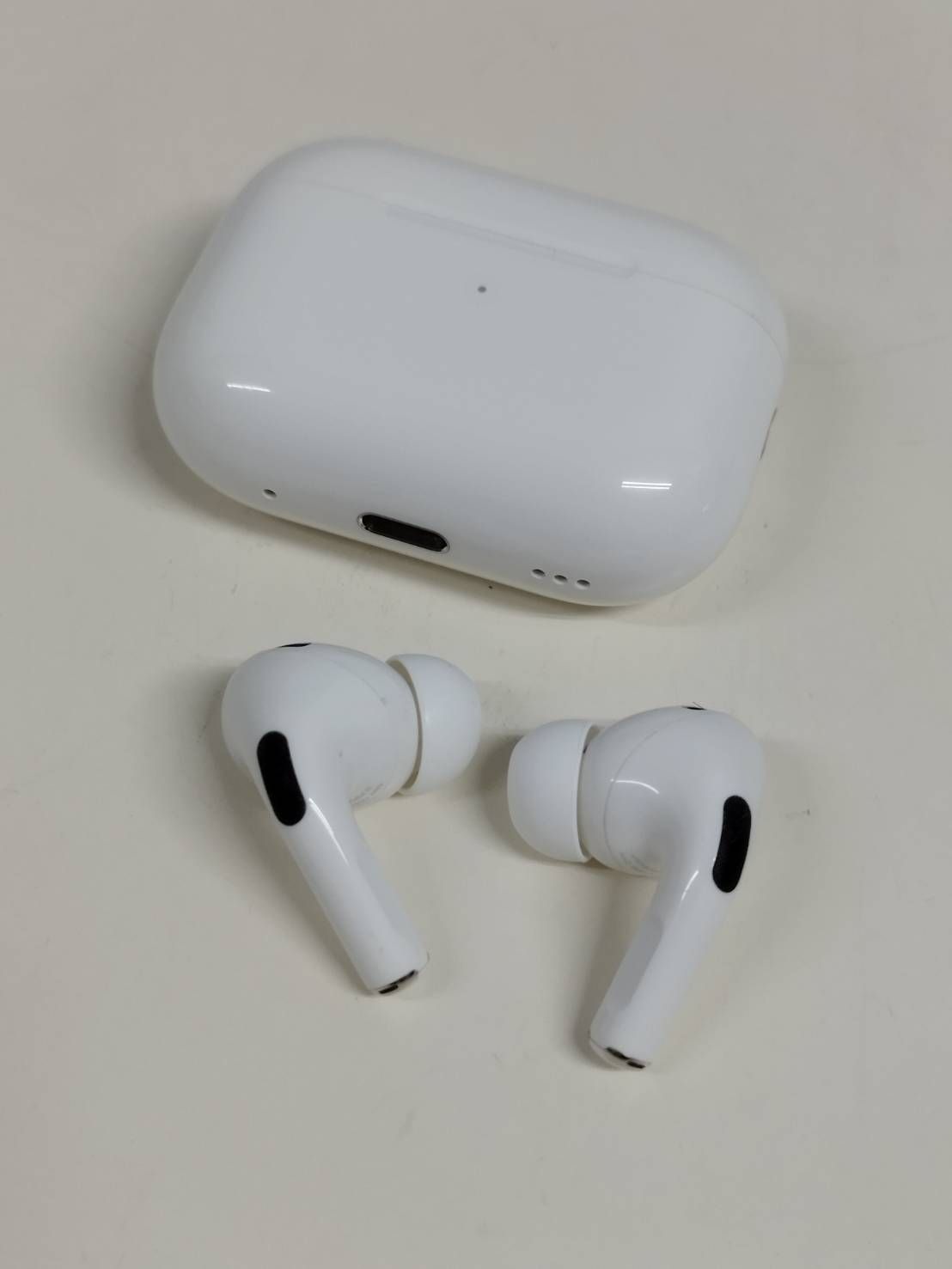 良品】Apple AirPods Pro 第2世代/A2968,A3048,A3047/ワイヤレス