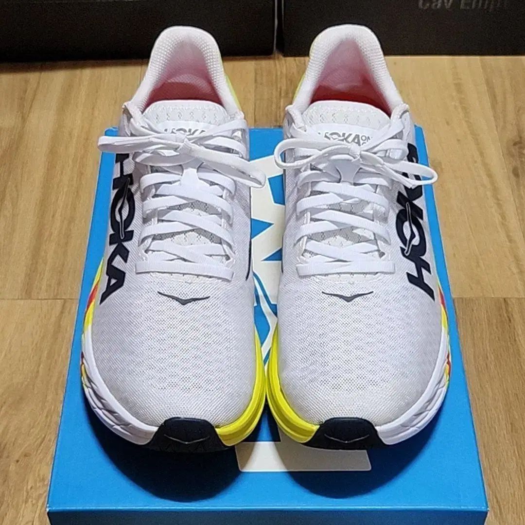 HOKA ONE ONE 275 ロケットX 白 イヴ ローズ