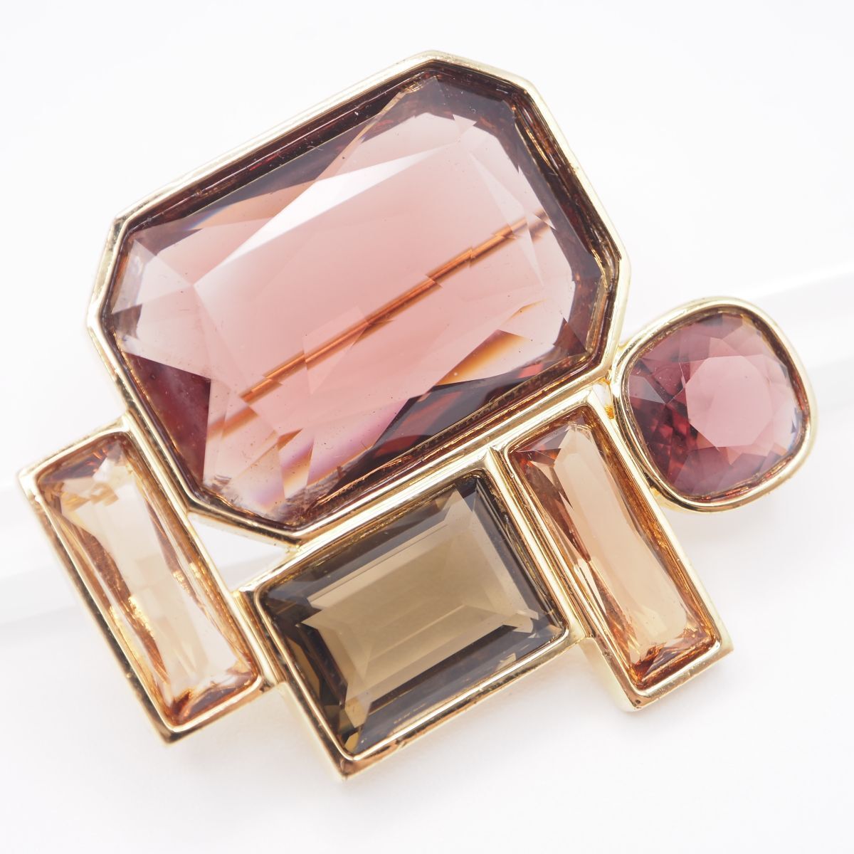 A030 スワロフスキー SWAROVSKI クリスタル ブローチ ゴールドカラー デザイン