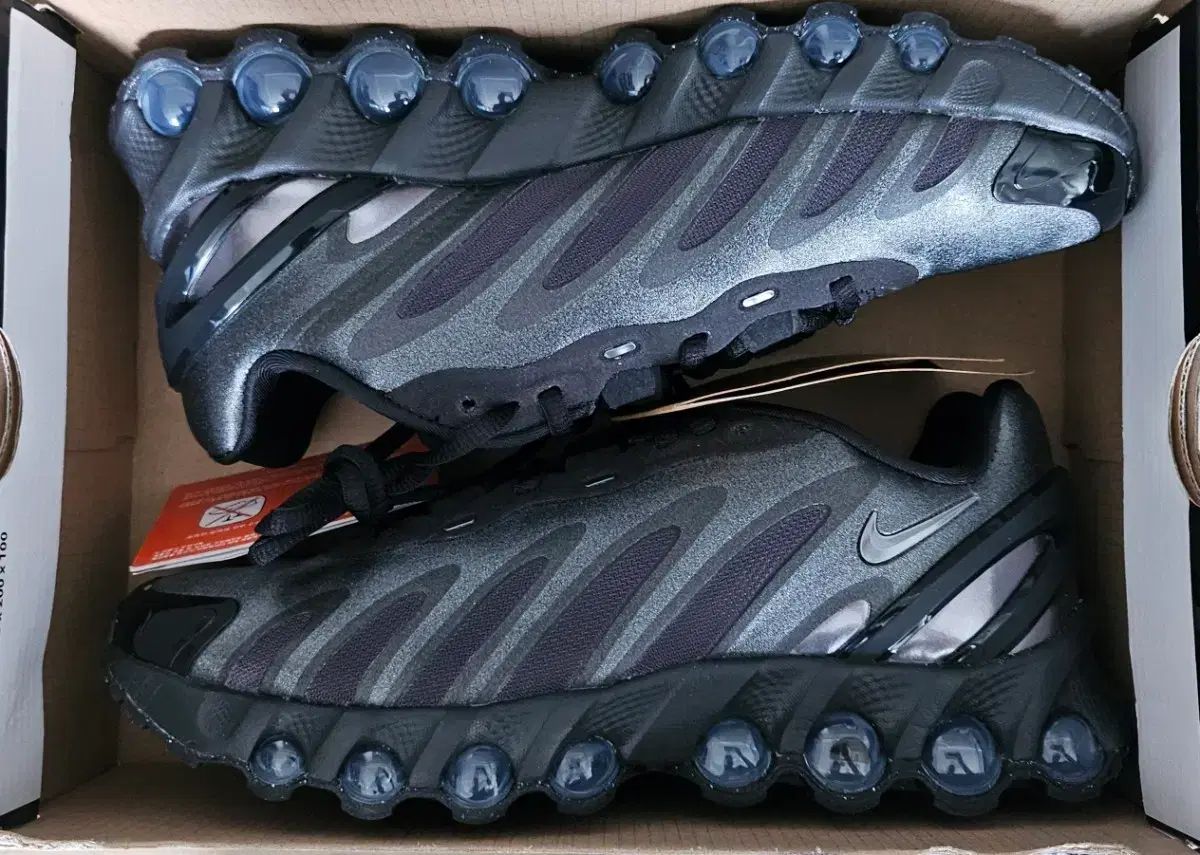 (新品) NIKE 正規品 キム・ゴ・ウン シューズ エアマックス DN8 ブラックシルバー