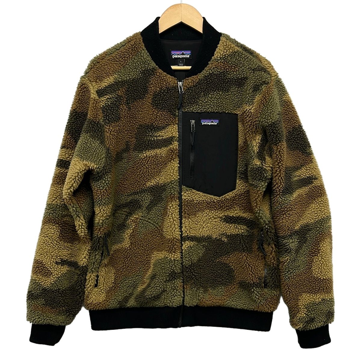 Patagonia(パタゴニア) ブルゾン サイズL メンズ - カーキ×黒×マルチ 長袖/迷彩柄/ジップアップ/秋/冬