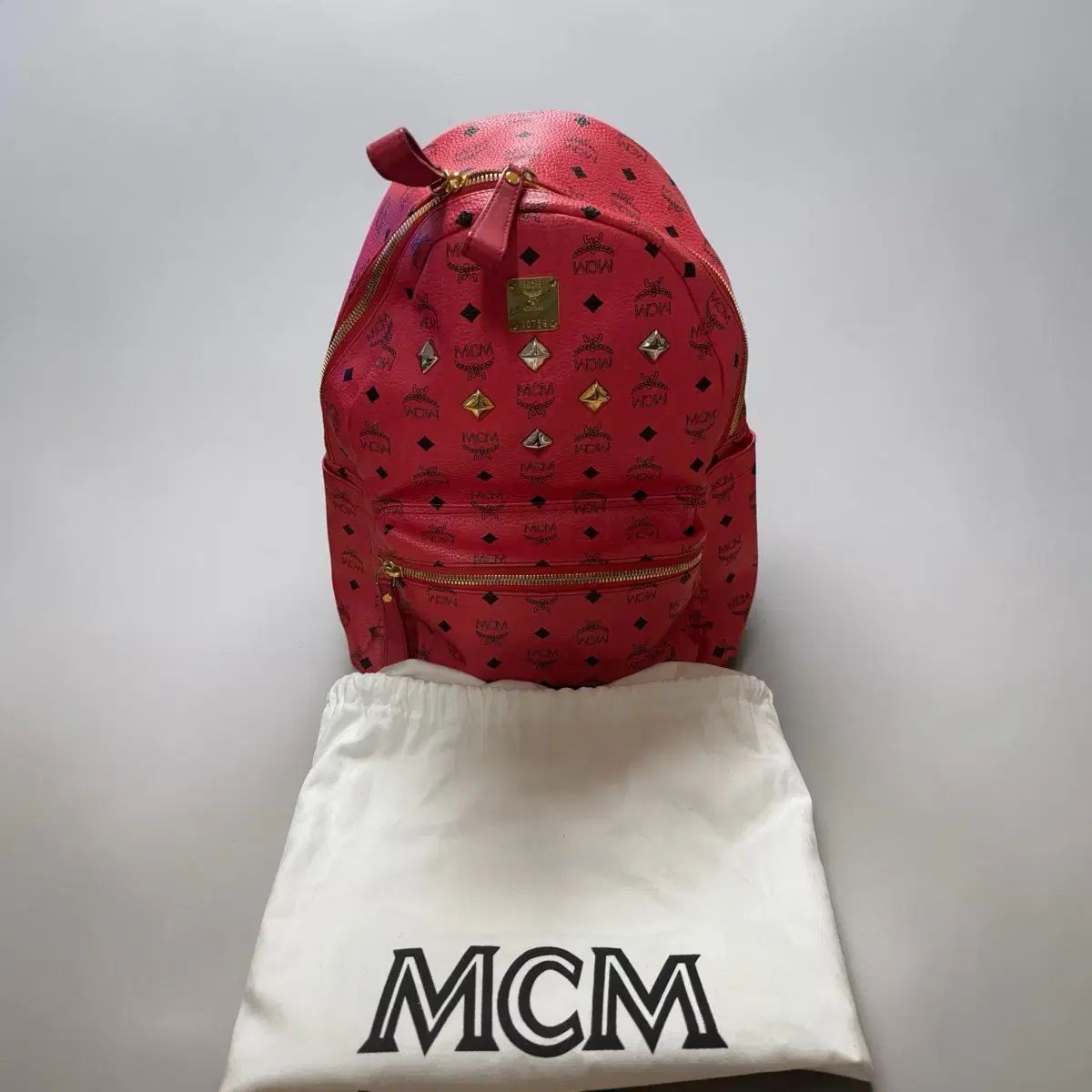 MCM ヴィセトス スタッズ バックパック レッド