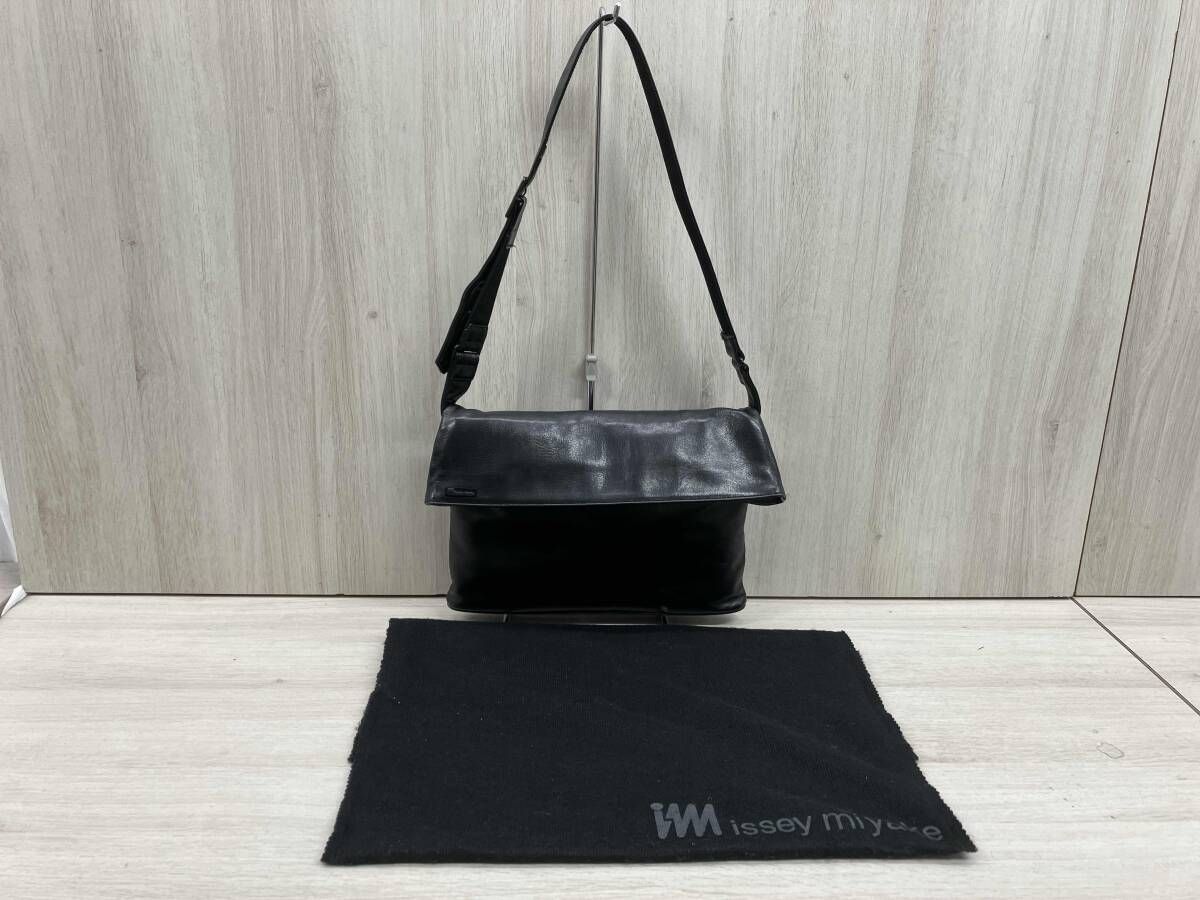 レディース ISSEY MIYAKE イッセイミヤケ ショルダーバッグ ブラック
