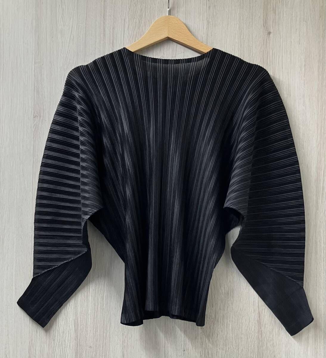 PLEATS PLEASE ❣️ブラック長袖 PLEATS PLEASE プリーツプリーズ イッセイミヤケ PP13-F0353 長袖