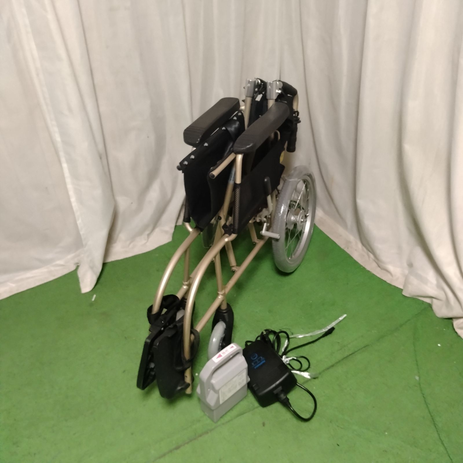 DK-306)ナブテスコ アシストホイールライト NAW-16F-SD-LT 電動車椅子