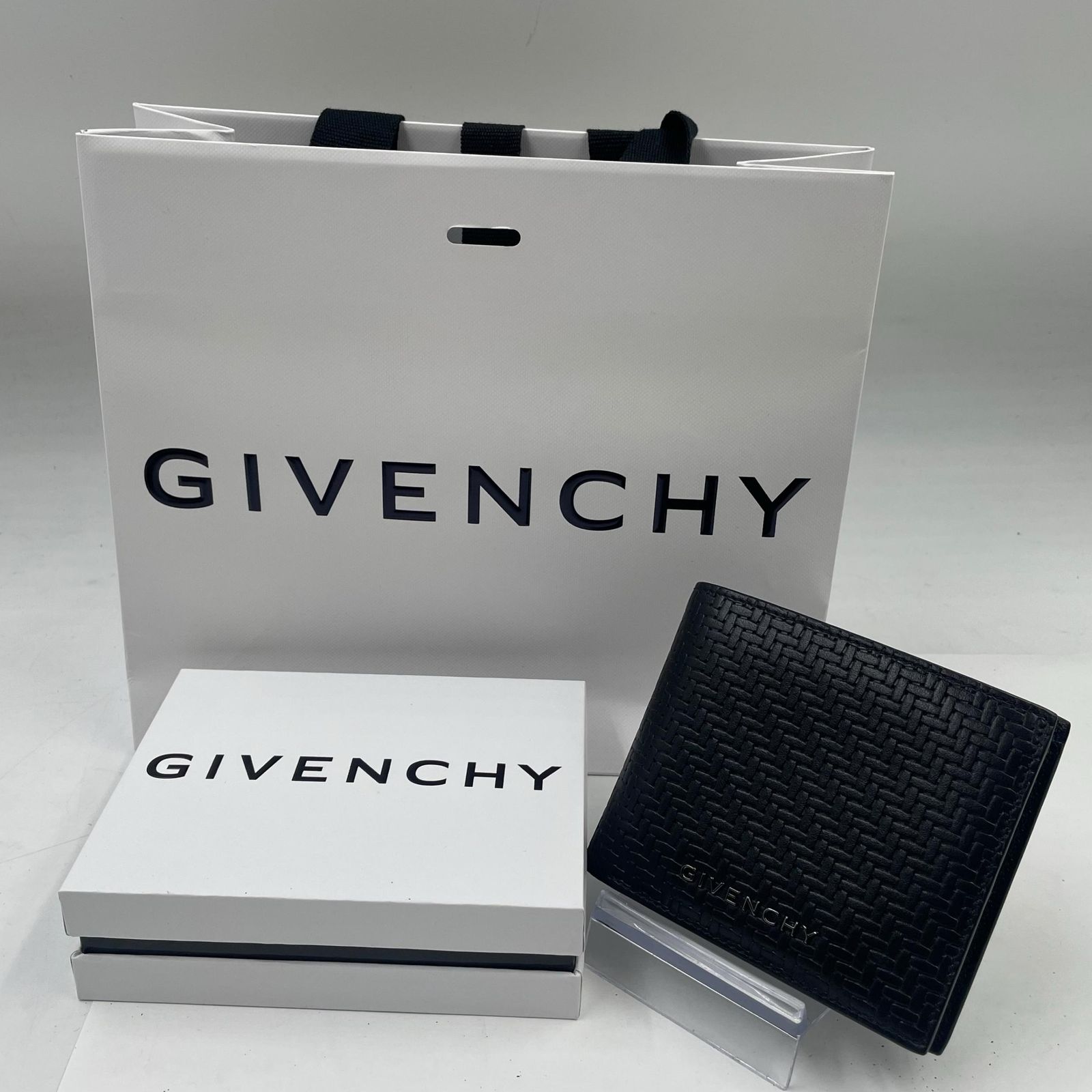 GIVENCHY ジバンシィ ミニ財布 レザー二つ折り財布 ユニセックス レザー ブラック 中古