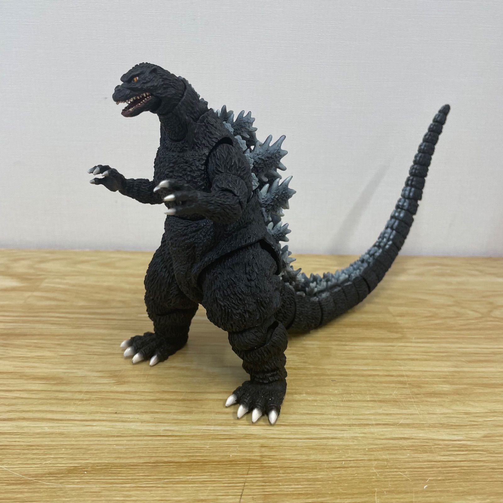 □S.H.MonsterArts ゴジラ フィギュア 本体のみ A26-1900 - メルカリ