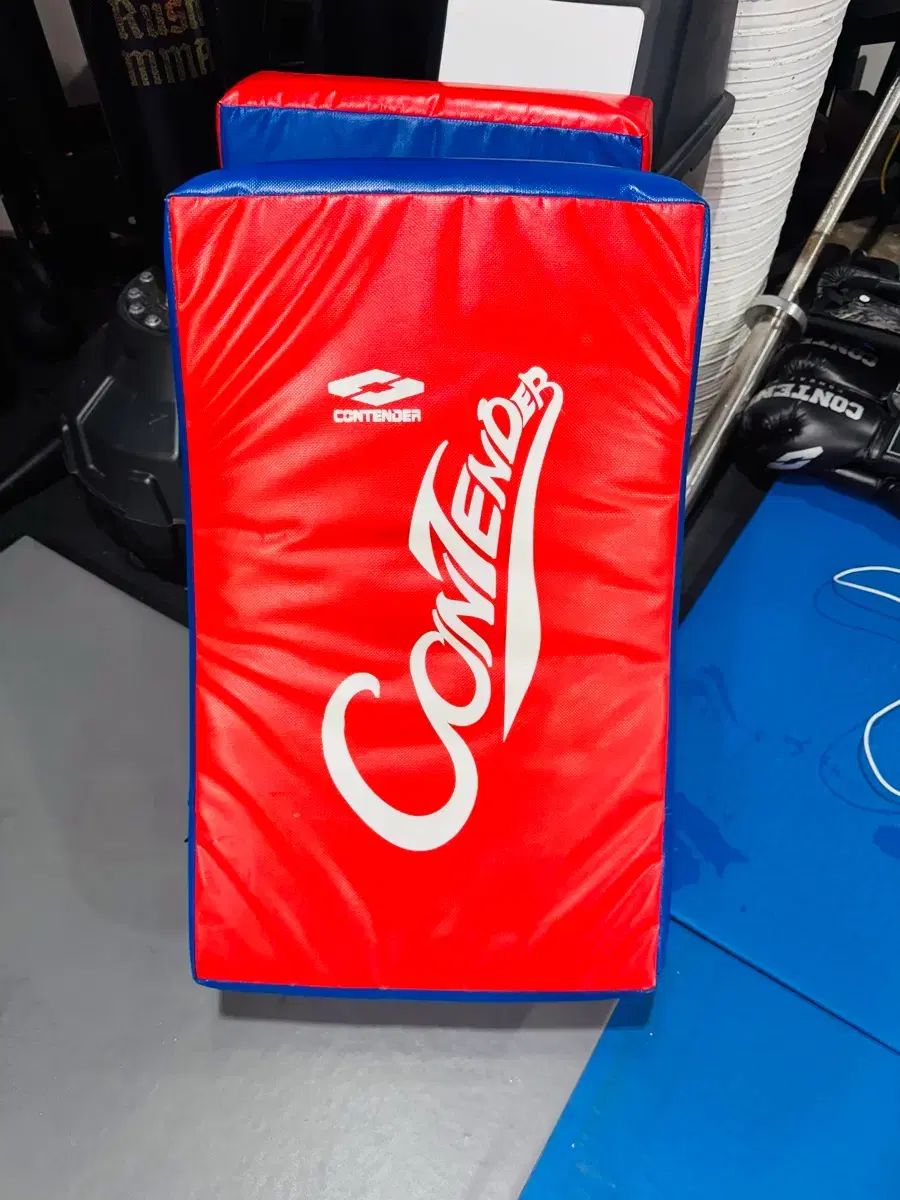 コンテンダー テンキックミット Red/Blue ローキックミット