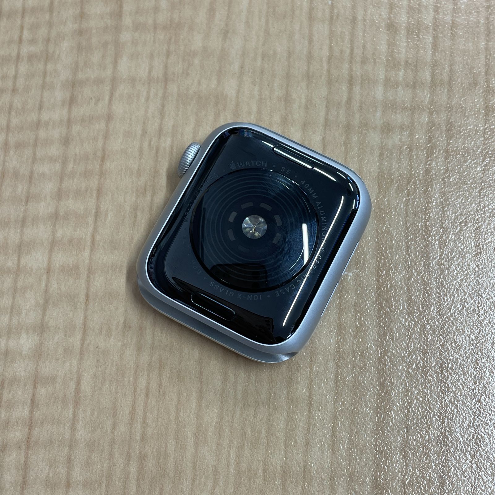 Apple Watch SeriesSE 40mm シルバー GPS+Cellularモデル アルミニウム