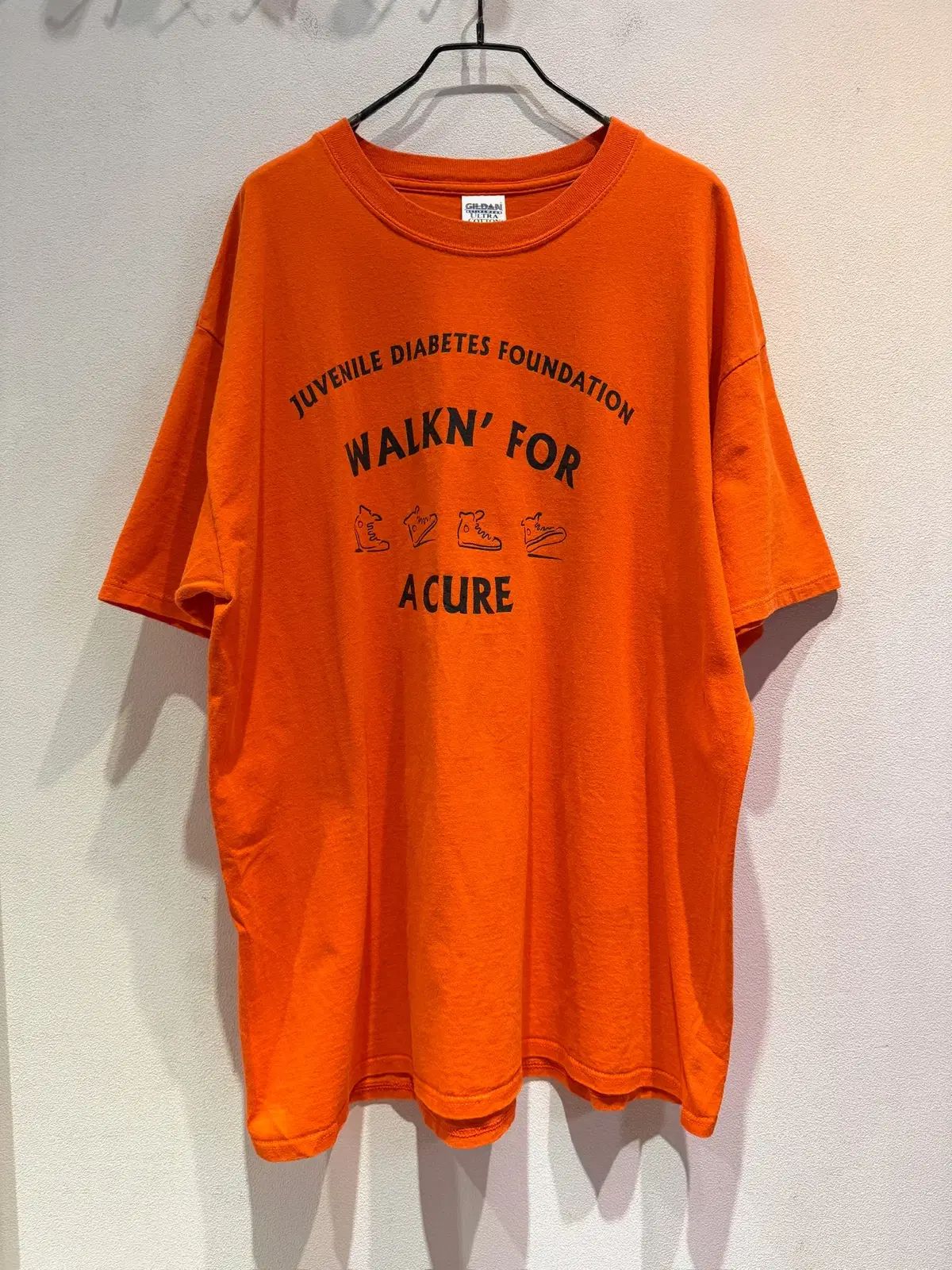 Gildan オレンジ Tシャツ (カナダ製)