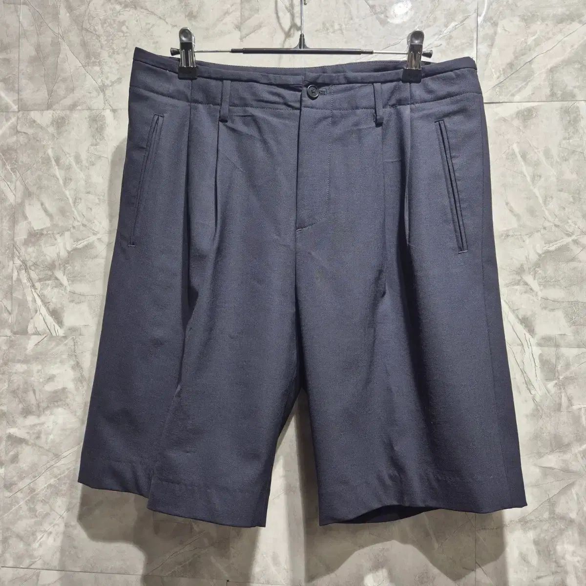 マイン ネイビー ピンタック ハーフパンツ