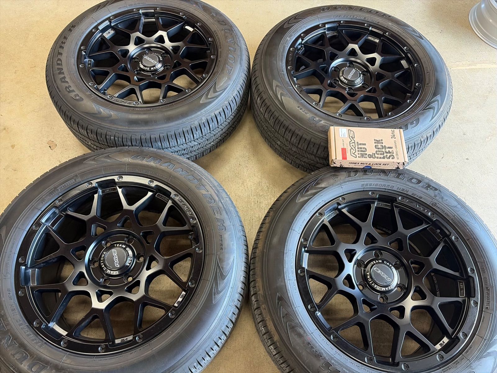 トヨタ　ランクル　250 レイズ　新品同様　20インチ　4本セット