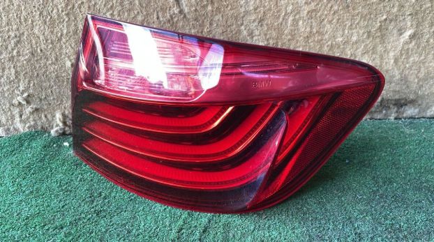 BMW　F10FW20 　H27　右テールランプ　R-C-8-9-5535
