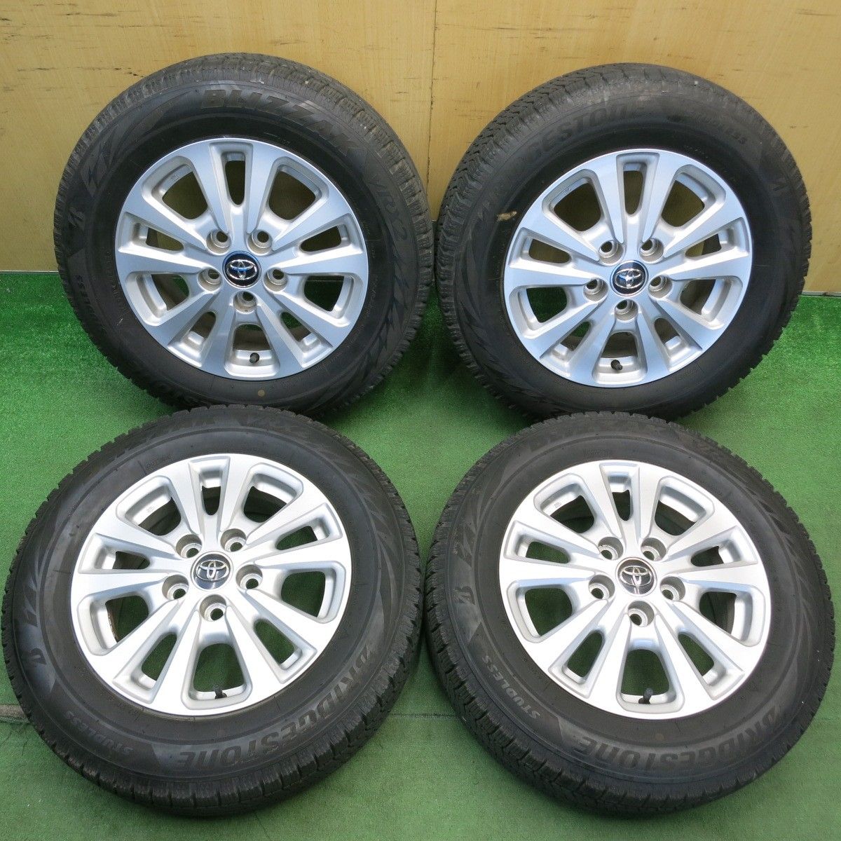 バリ溝！キレイ！9分☆トヨタ 80系 ノア ヴォクシー 純正 195/65R15
