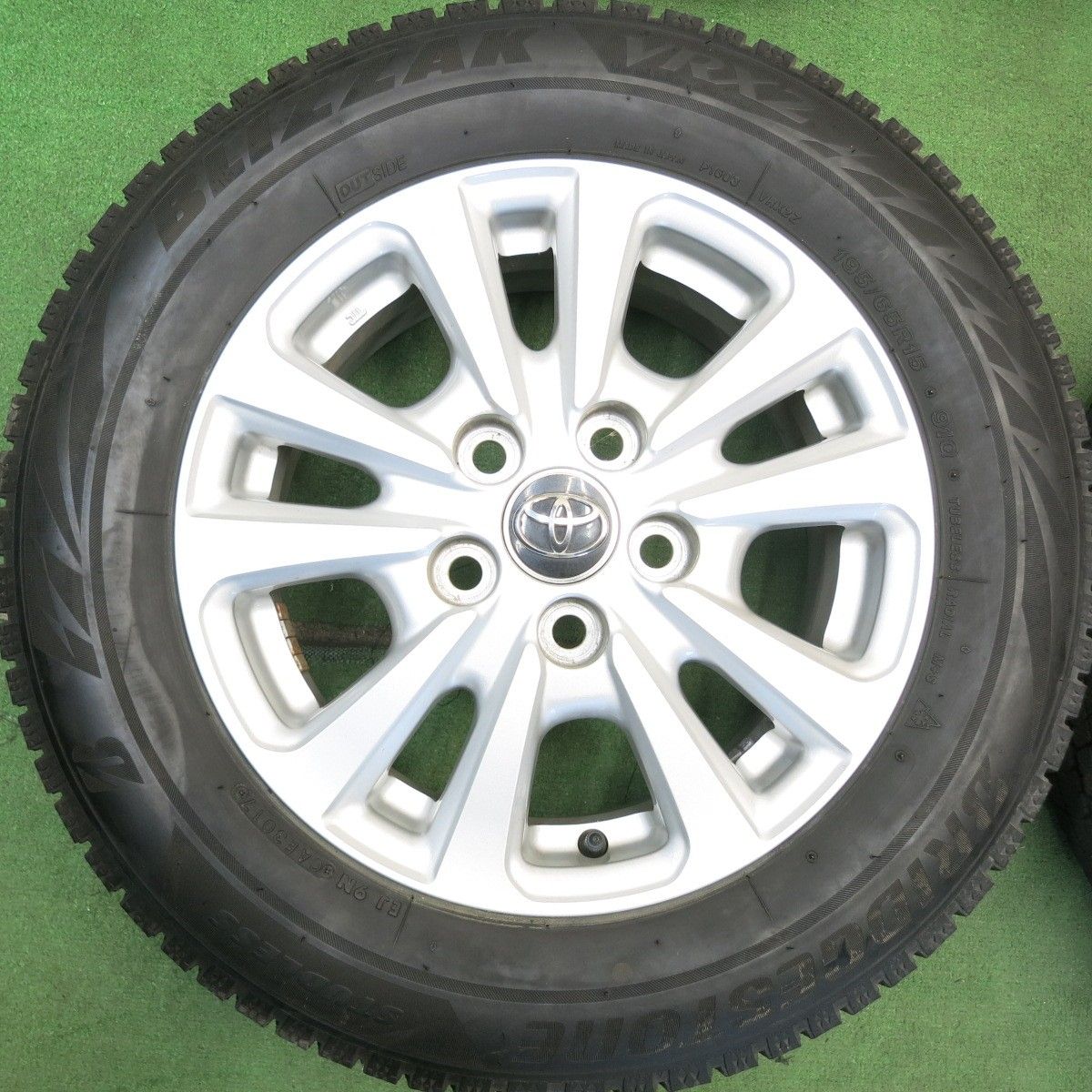 バリ溝！キレイ！9分☆トヨタ 80系 ノア ヴォクシー 純正 195/65R15