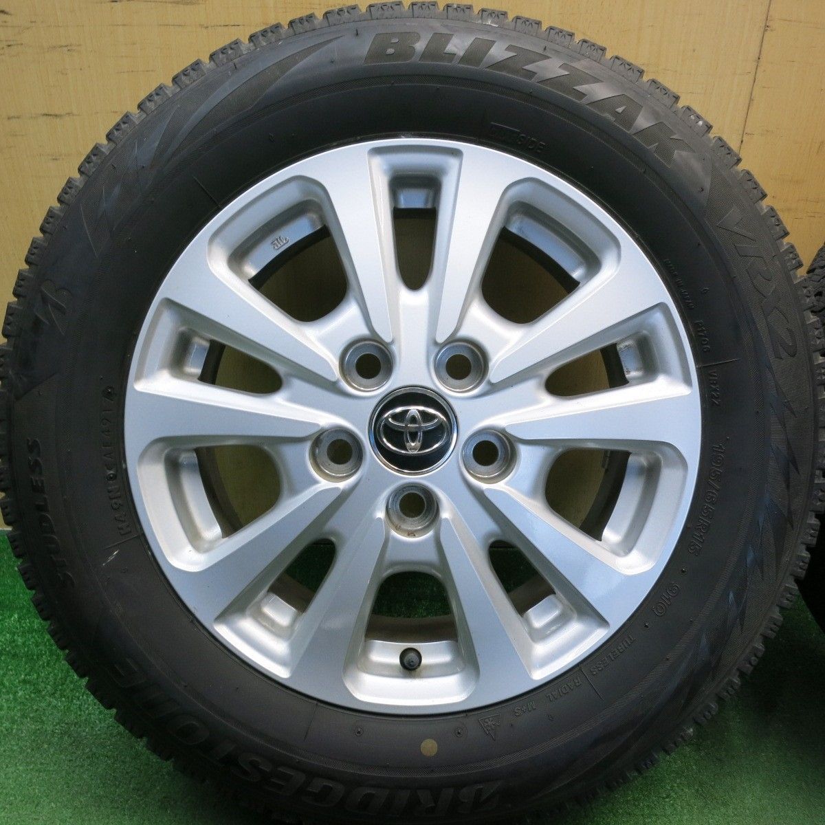 バリ溝！キレイ！9分☆トヨタ 80系 ノア ヴォクシー 純正 195/65R15