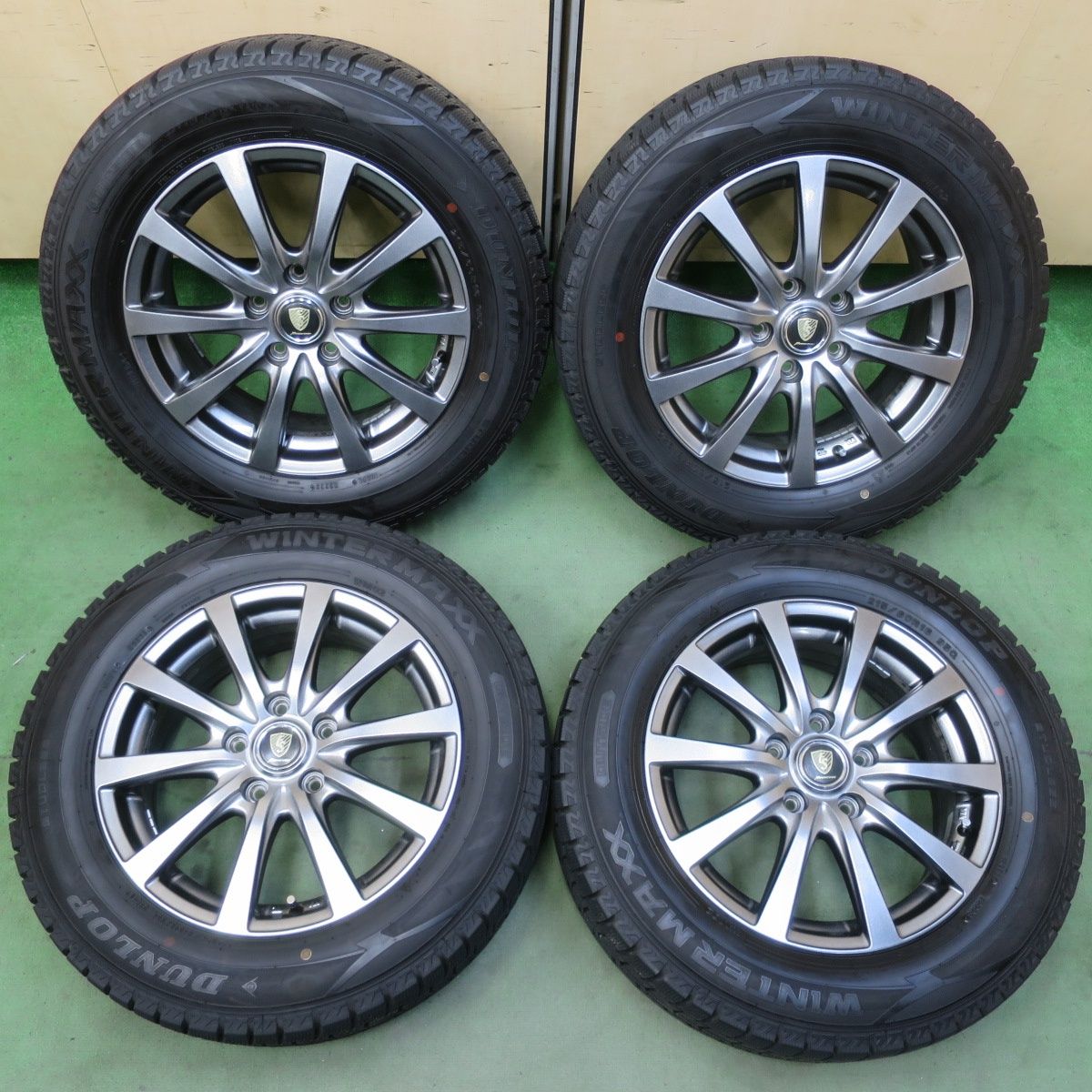 バリ溝！23年！キレイ！9.5分☆スタッドレス 215/60R16 ダンロップ