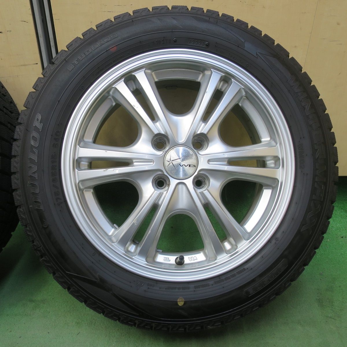 バリ溝！23年！ほぼ10分☆スタッドレス 175/65R15 ダンロップ
