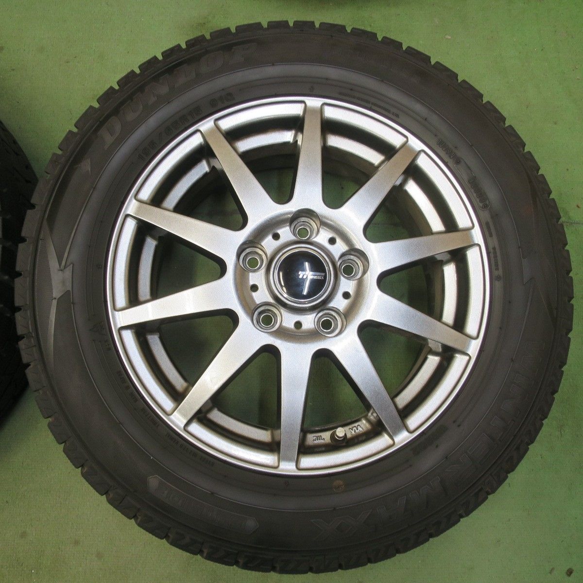 バリ溝！23年！キレイ！9分☆スタッドレス 195/65R15 ダンロップ