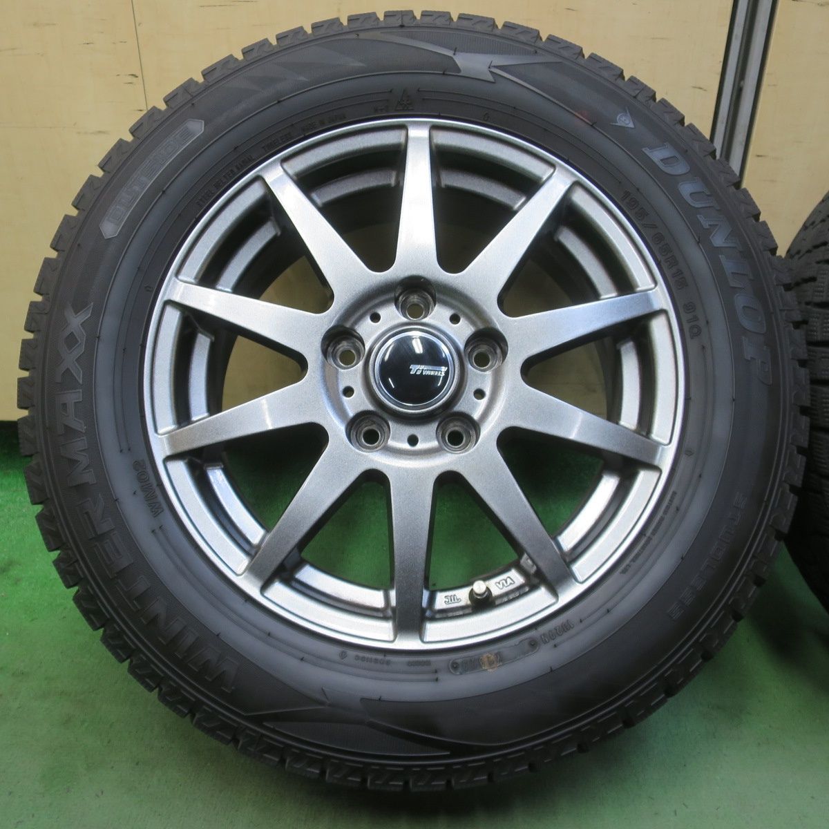 バリ溝！23年！キレイ！9分☆スタッドレス 195/65R15 ダンロップ