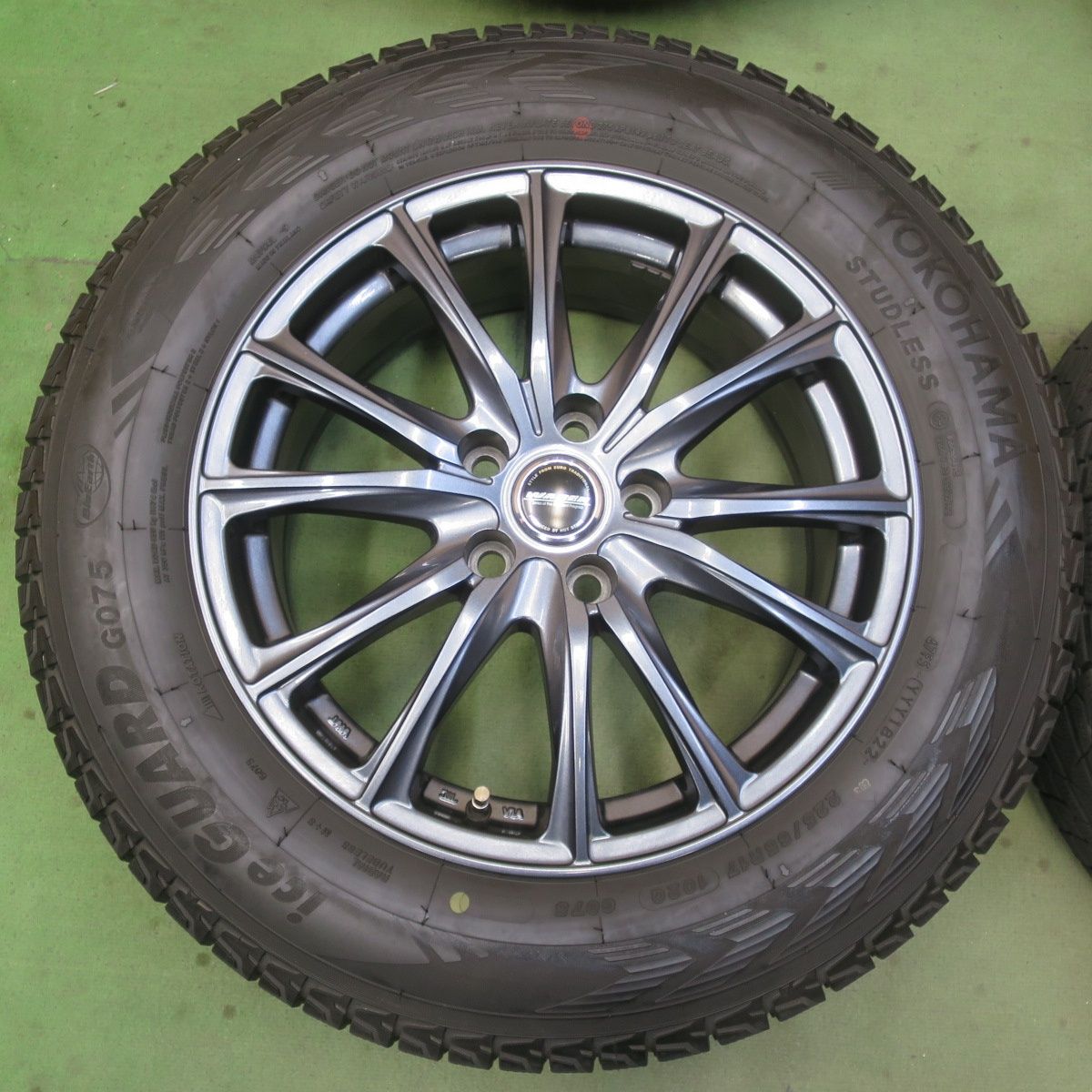 バリ溝！22年！キレイ！8.5分☆スタッドレス 225/65R17 ヨコハマ