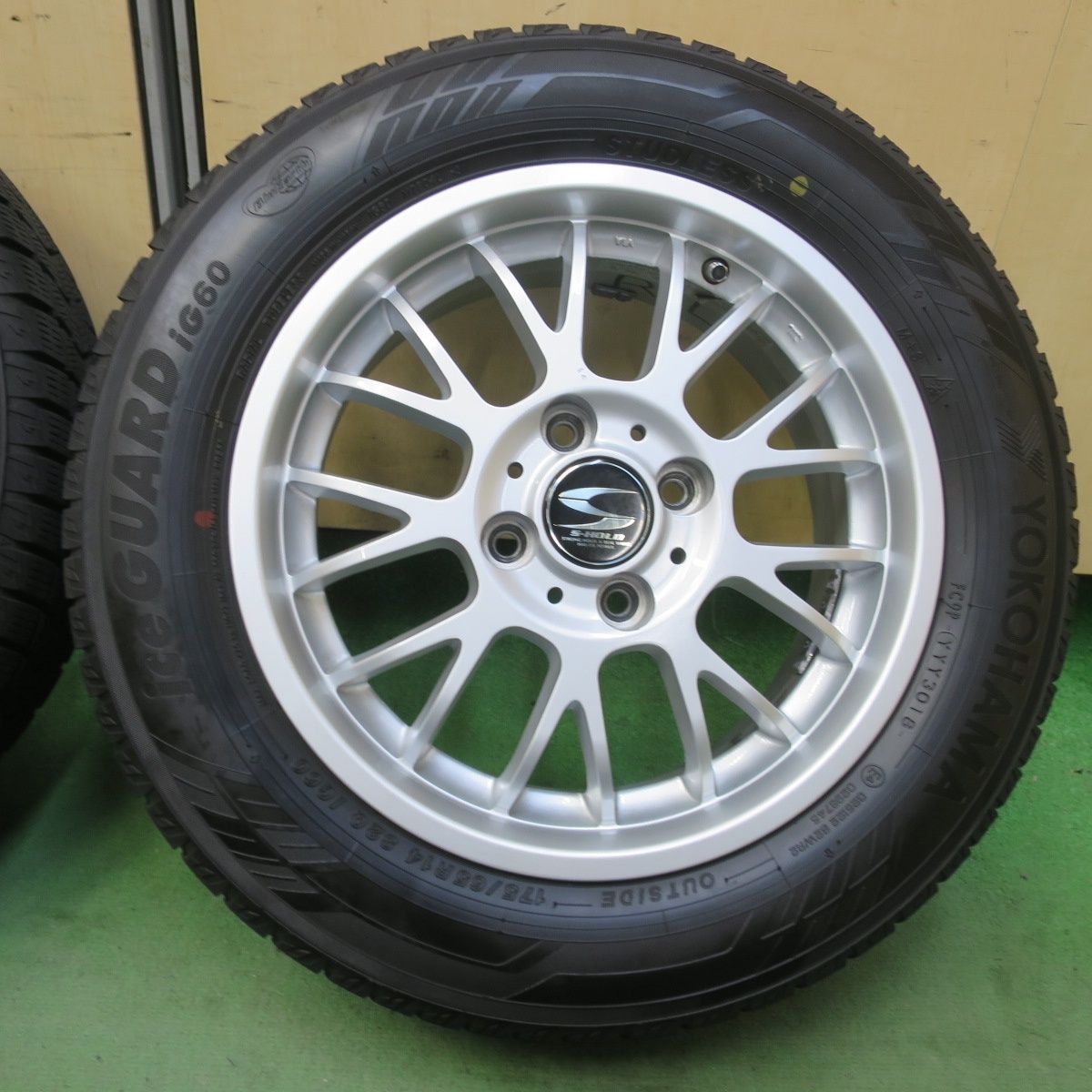 バリ溝！キレイ！9分☆スタッドレス 175/65R14 ヨコハマ アイスガード 