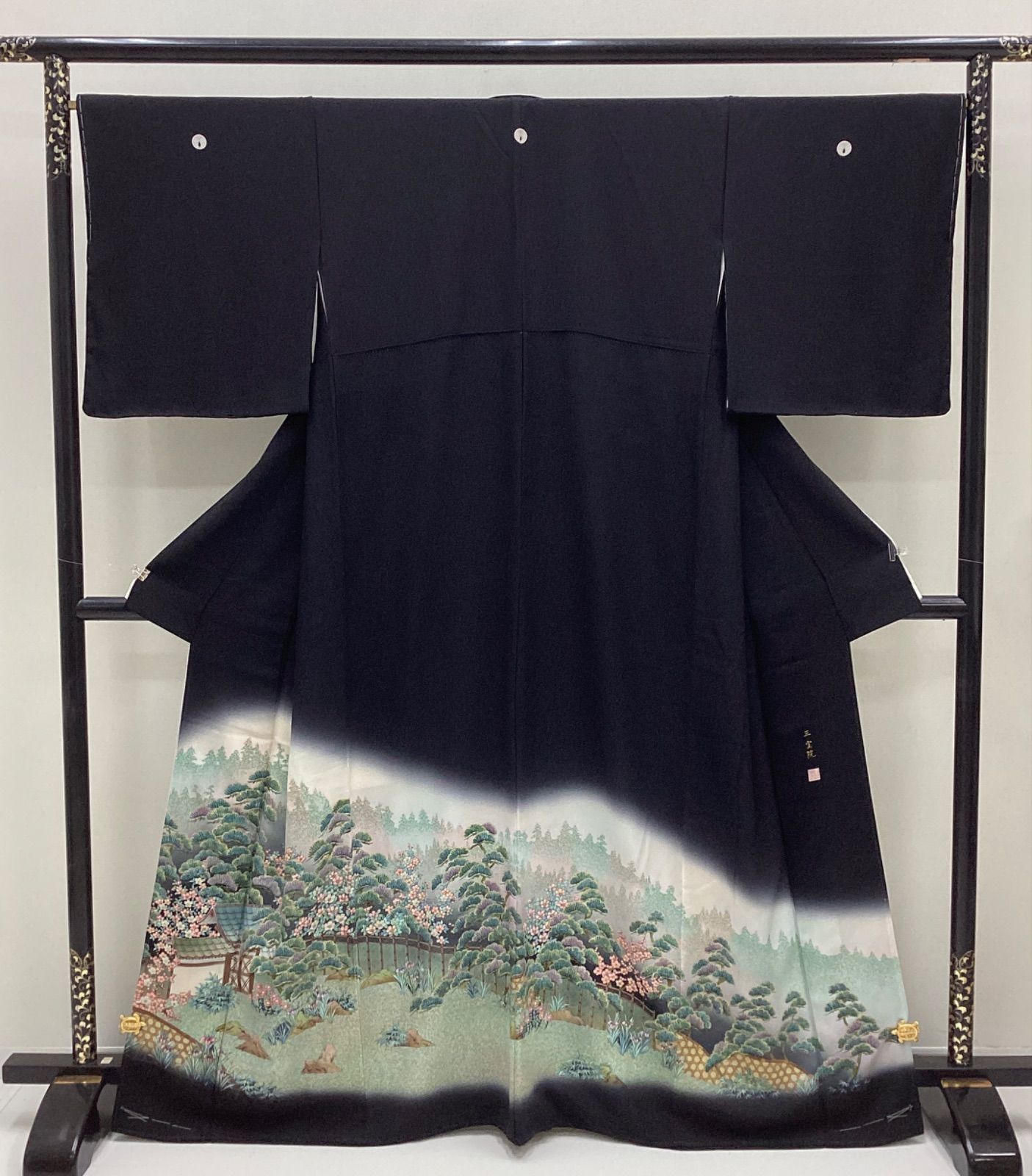 中古品　袷着物　黒留袖　比翼あり　染め紋　落款　正絹　裄67　 R888