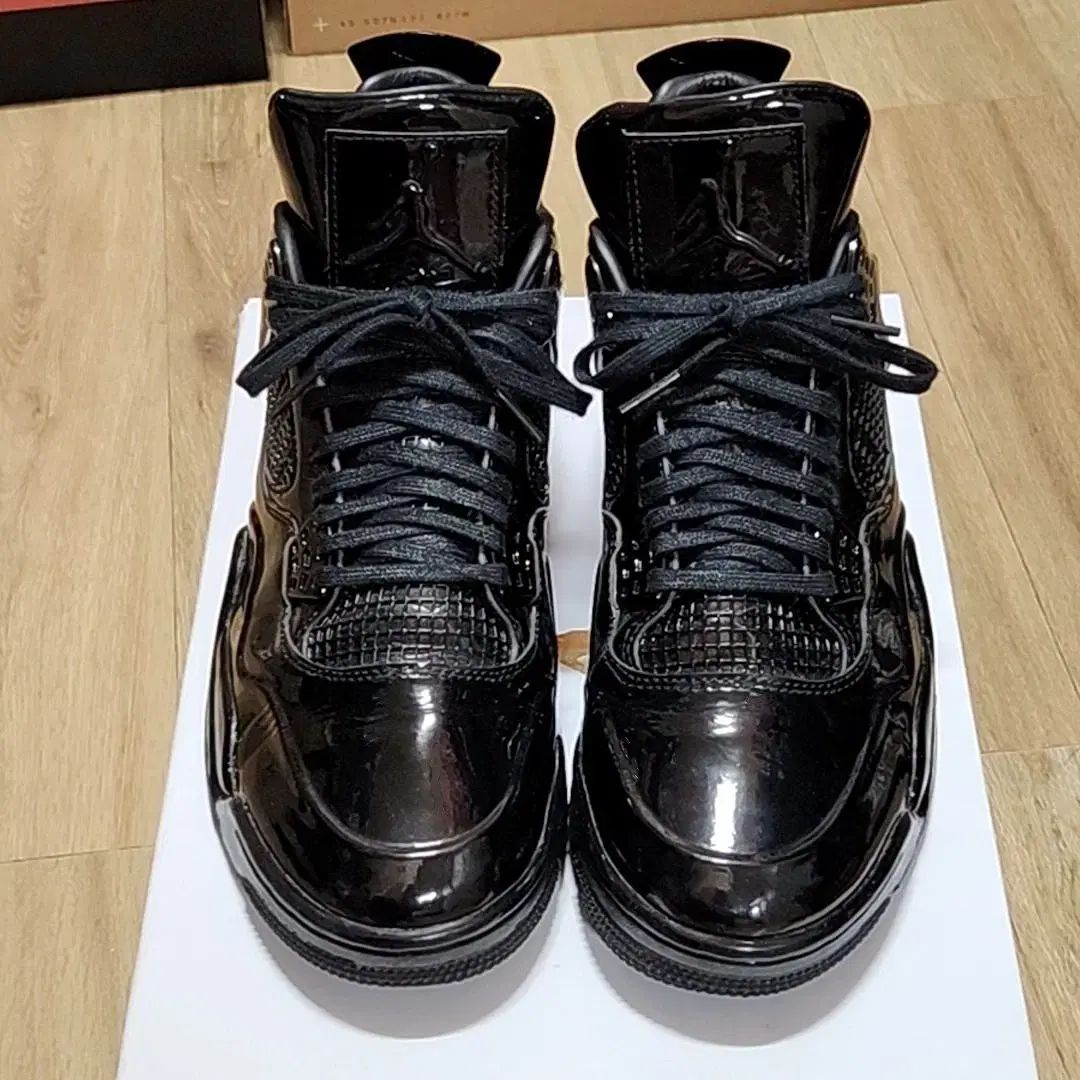 ナイキ 270 ジョーダン4 ダース・ベイダー 限定モデル