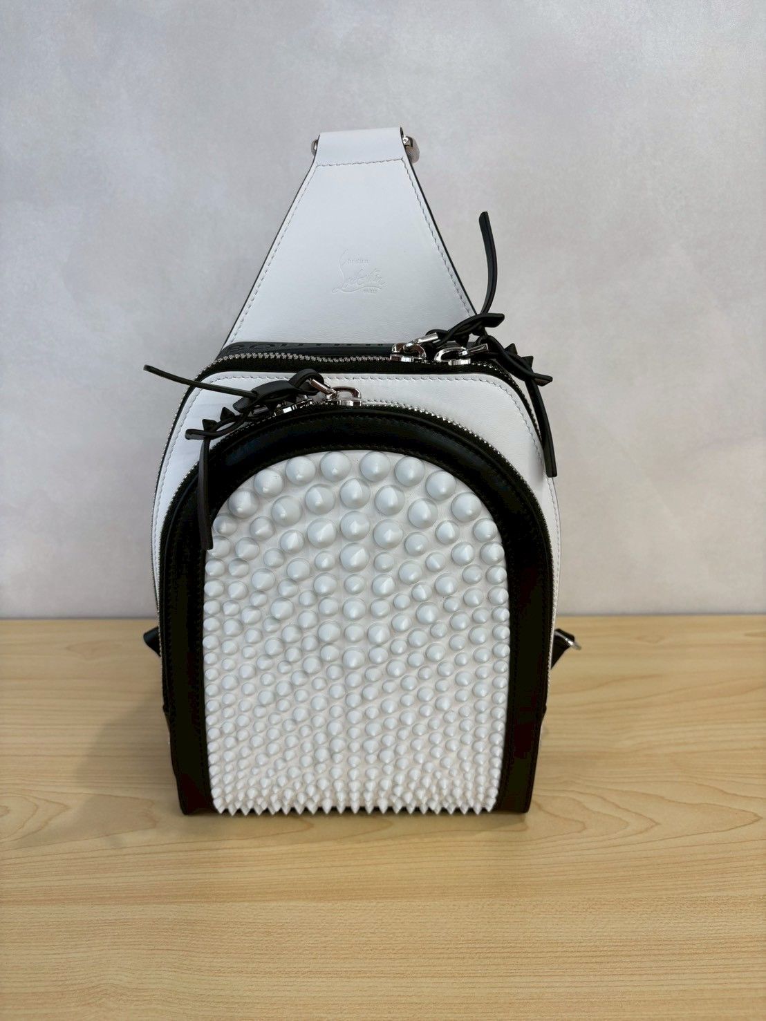 クリスチャンルブタン Loubifunk bag ルビファンク ボディバッグ ワンショルダーバッグ バケットバッグ ホワイト 保管品 未使用