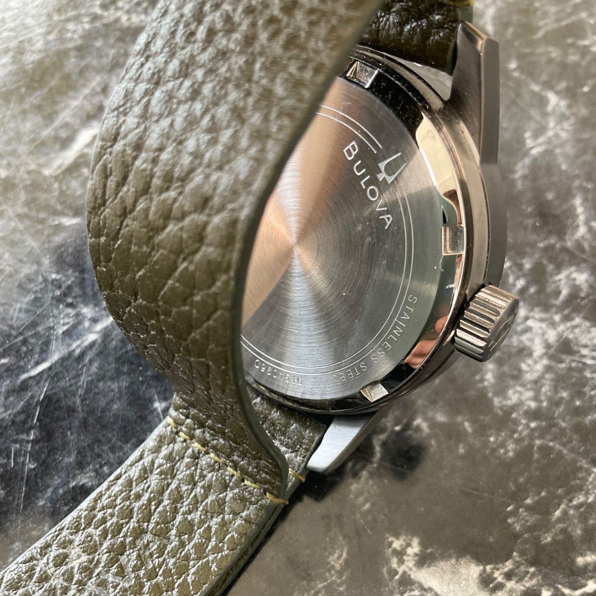 BULOVA アナログ腕時計 オリーブグリーン ミリタリー 98A255 - メルカリ