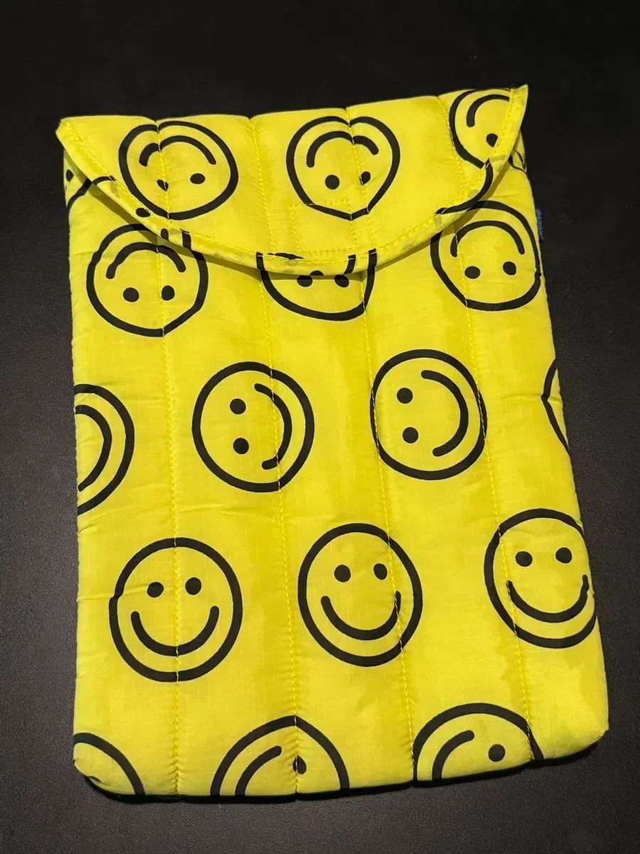 BAGGU バクー スマイル ノートパソコン ポーチ 黄色