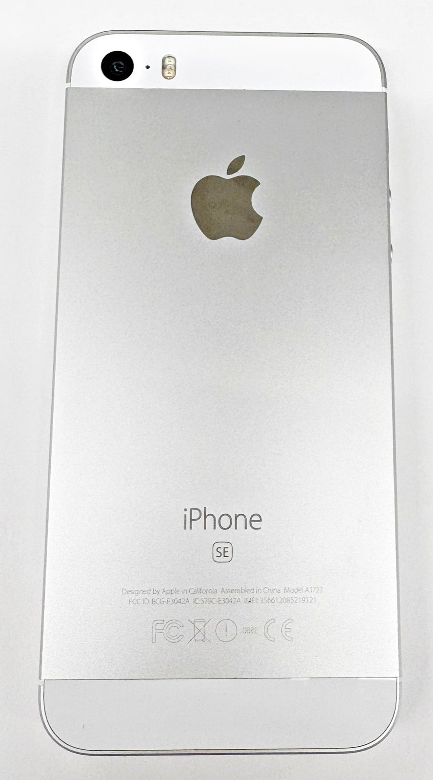 iPhoneSE 初代 32GB シルバー バッテリー97% SIMフリー - メルカリ