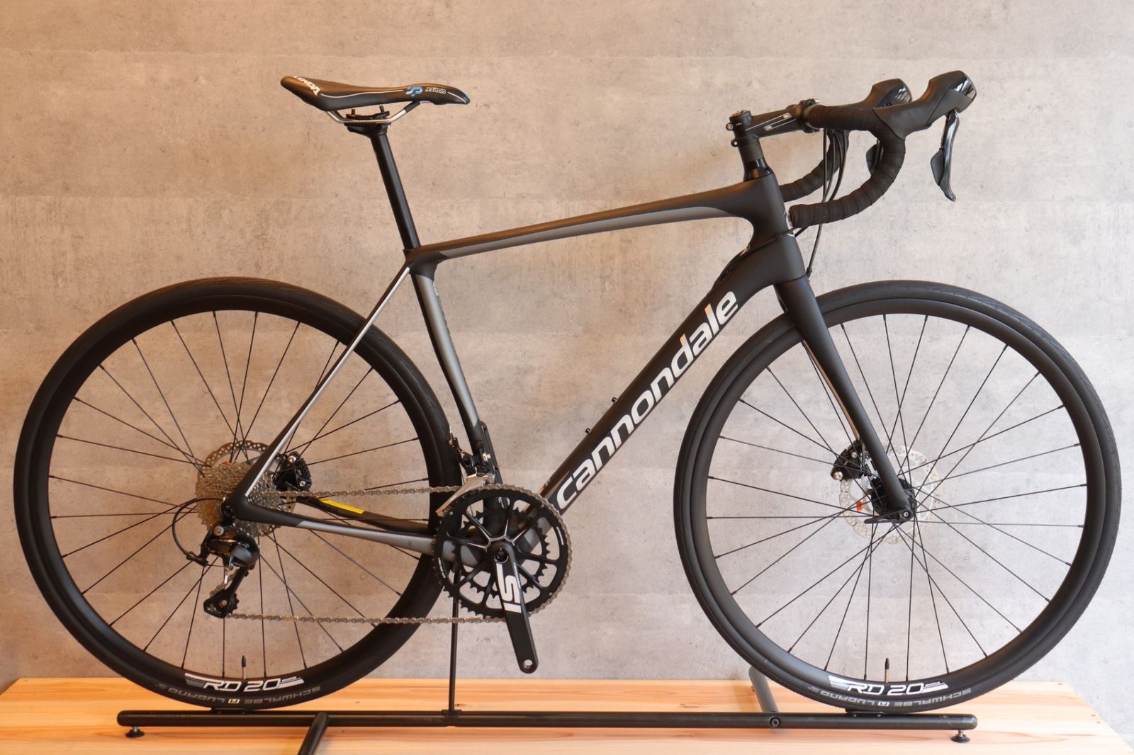 キャノンデール CANNONDALE シナプスカーボン SYNAPSE CARBON DISC 2018モデル 54サイズ 105 5800 MIX 11S カーボン ロードバイク 【さいたま浦和店】