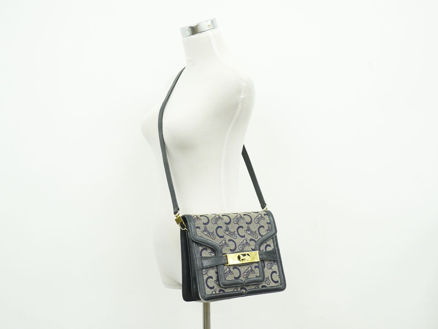 本物 セリーヌ CELINE Cサルキー 馬車金具 ショルダーバッグ