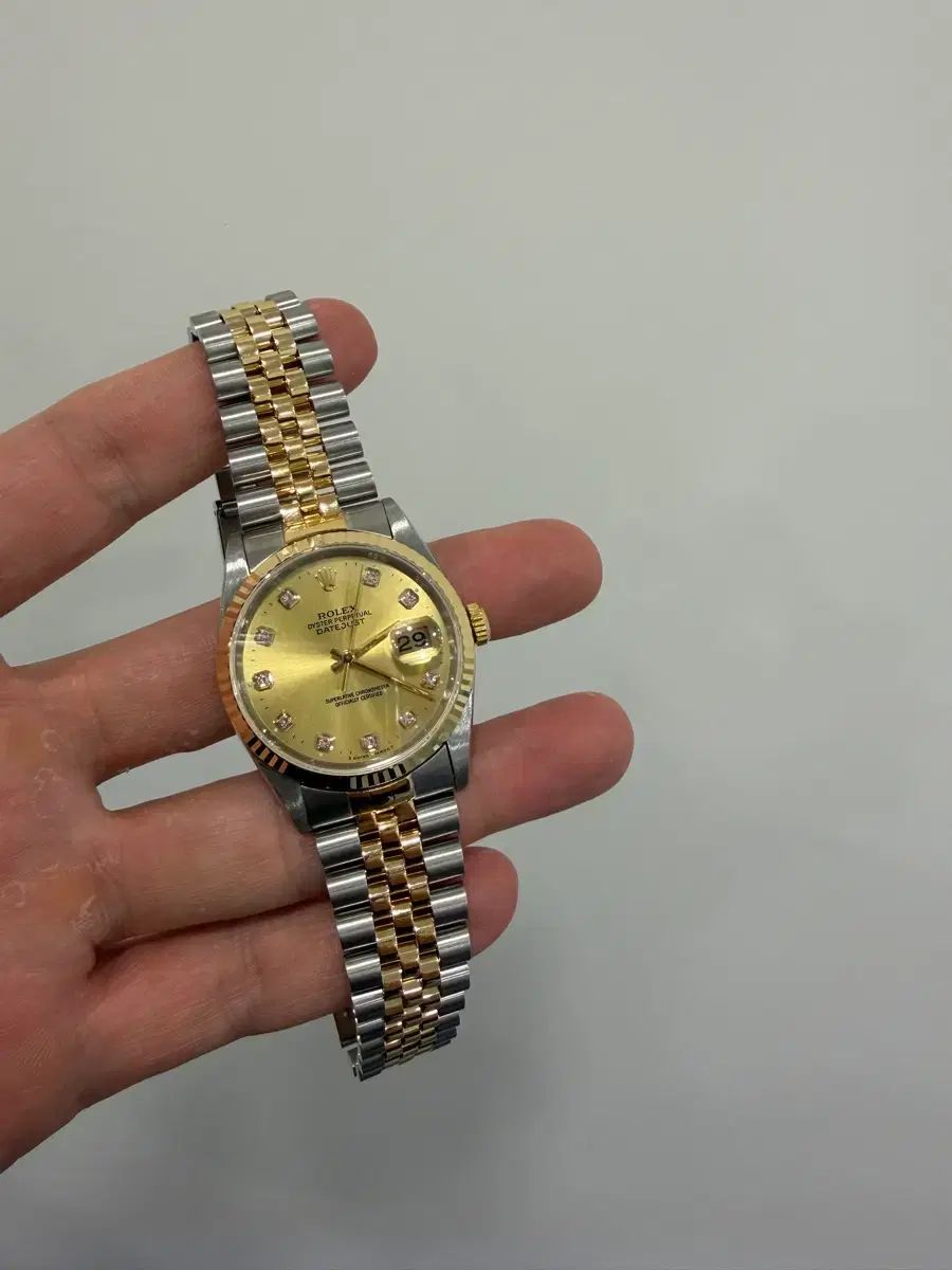 ROLEX デイトジャスト コンビ 36mm 16233 409,338円