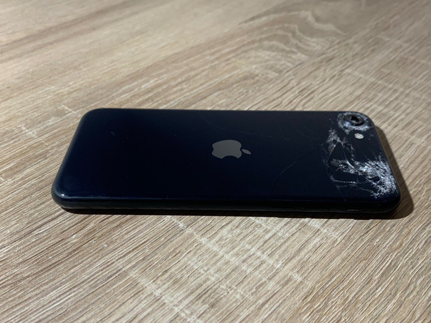 1265 iPhone SE 第三世代 64GB ブラック 【ネ】