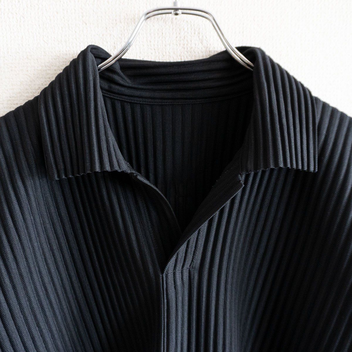 プリーツポロシャツ　オムプリッセイッセイミヤケ　サイズ2 黒 美品】 HOMME PLISSE ISSEY MIYAKE【プリーツ シャツ】2 ブラック