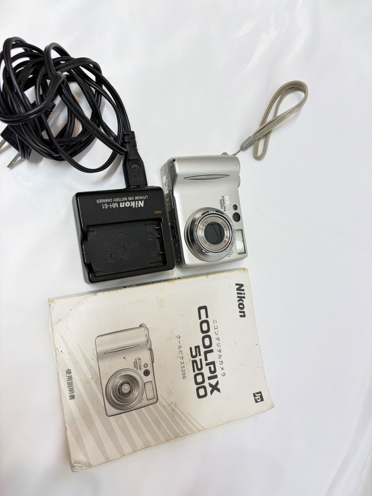 通電確認済 Nikon COOLPIX 5200 充電器・説明書付 オールドデジカメ