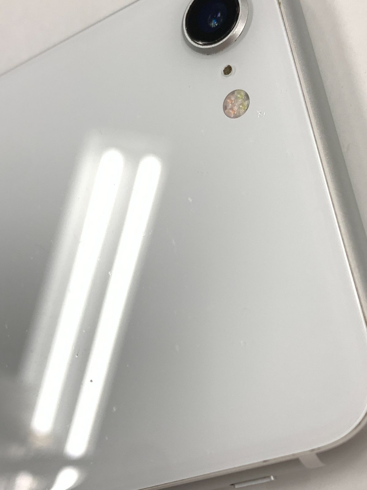 電池89%SIMフリーiPhone SE(第2世代) 128GB ホワイト - メルカリ