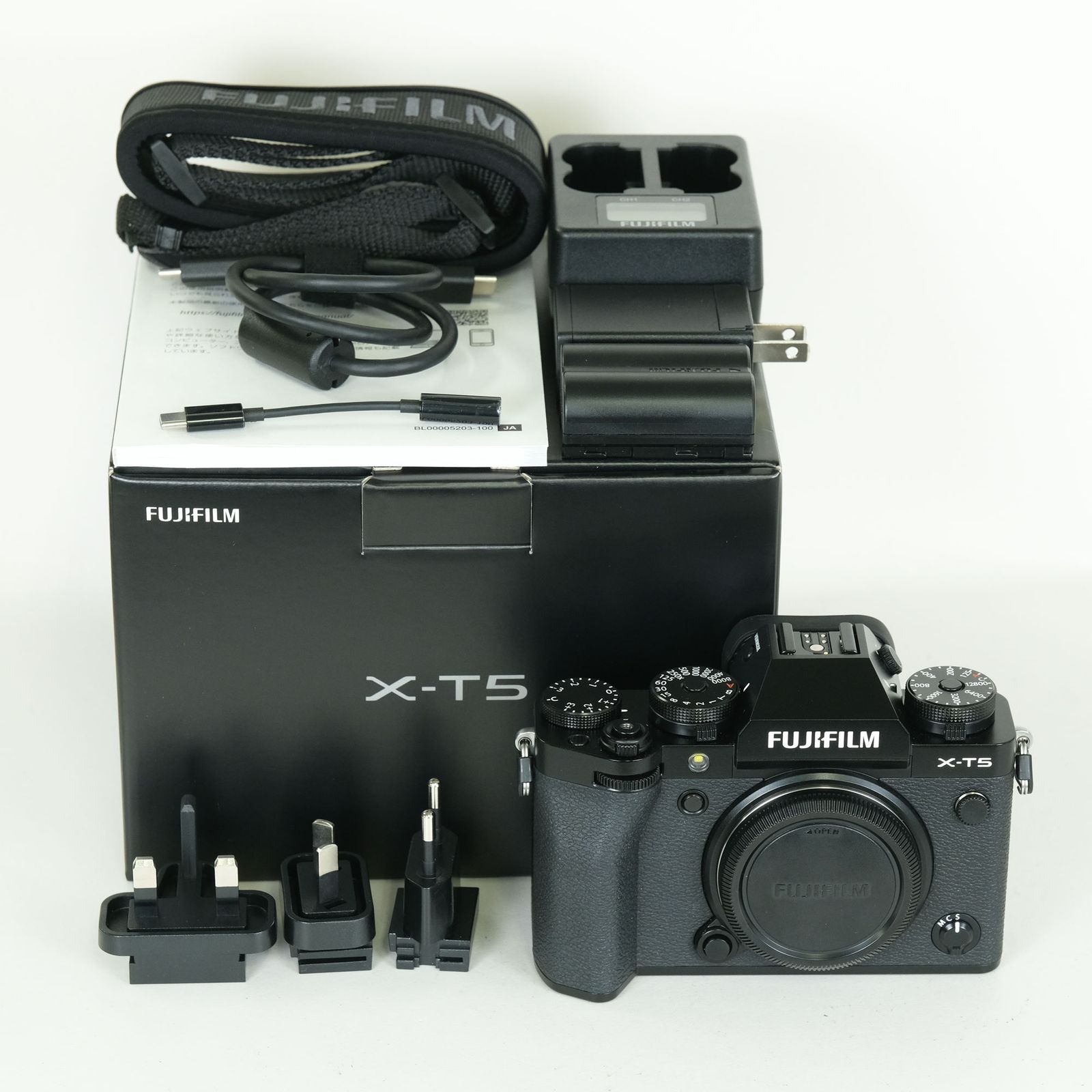 美品 | シャッター数3,537回] FUJIFILM X-T5 [ボディ ブラック 