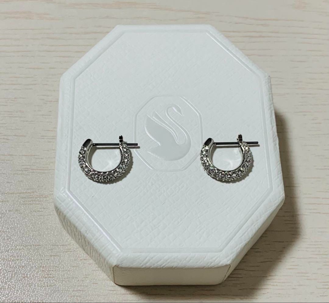 ほぼ新品 スワロフスキー Swarovski Dexteraフープピアスパヴェ - メルカリ
