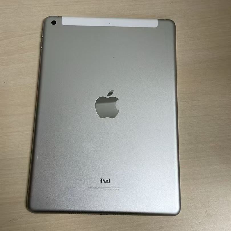 iPad 第5世代 32GB シルバー docomo:O バッテリー98% 動作確認済み
